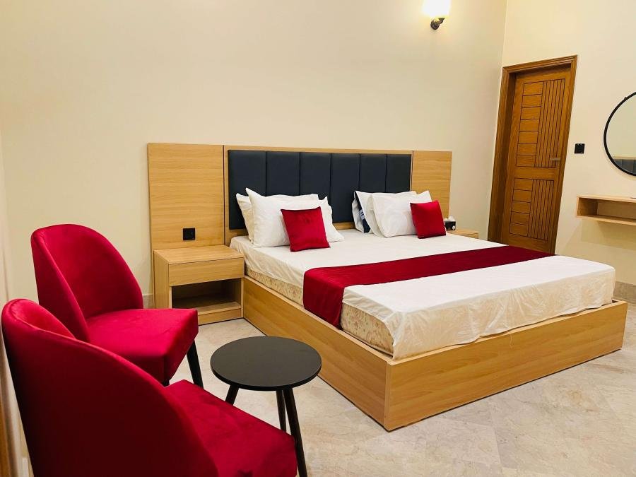 Executive Master Suite (308)